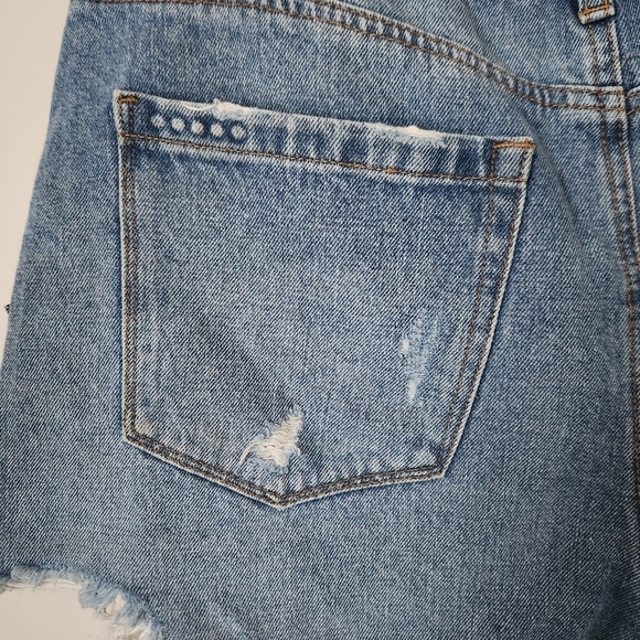 Blank NYC | The Barrow Vintage High Rise Embroidered Floral 3" Shorts - Size 30 - Picture 10 of 14